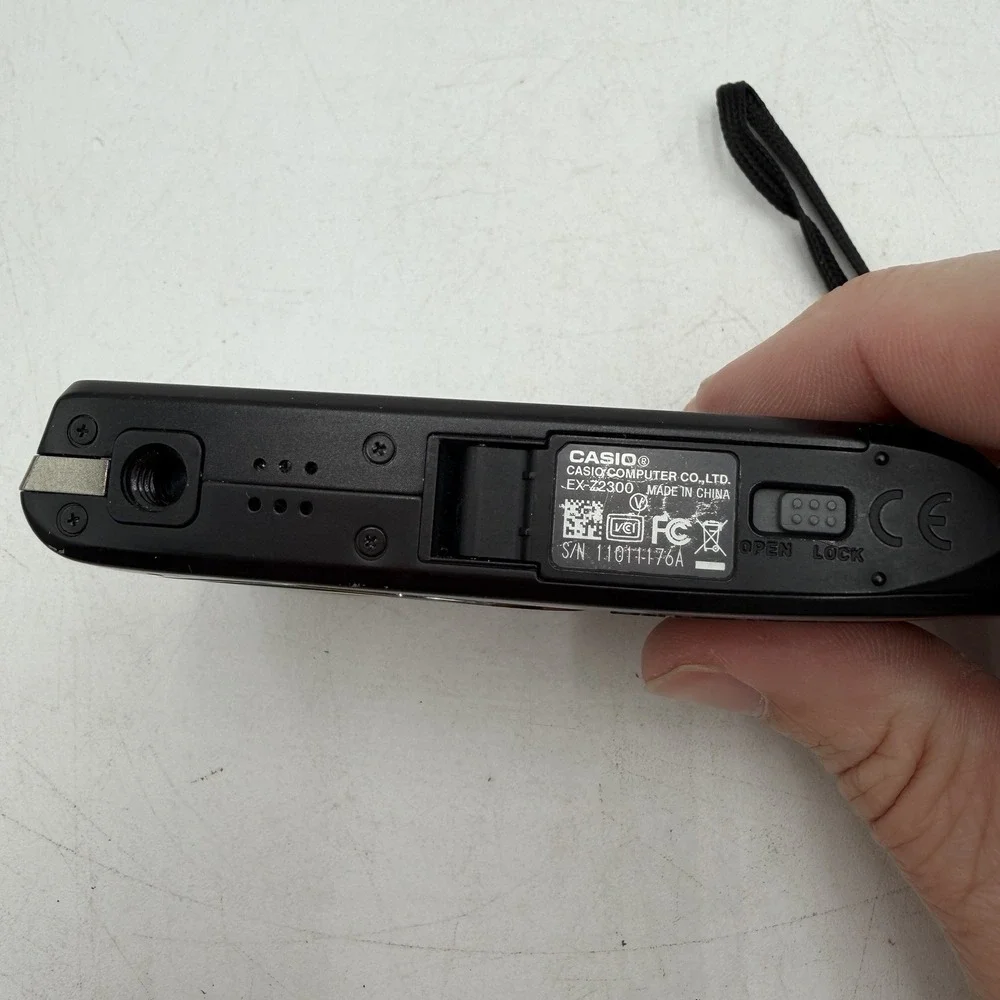 CASIO EXILIM EX-Z2300 Compact Digital Camera Black For Parts Lens Obstruction